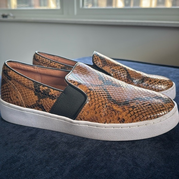 Vionic Faux Snake Skin Sneakers 6 Women's Demetra Slip On shoes work - Picture 1 of 13